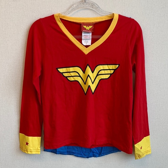 🎉HP🎉 Girl’s Wonder Woman Top w/CAPE! Sz M - Picture 1 of 12